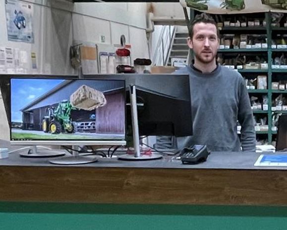 Firma Huber, bei der Schlepperübergabe